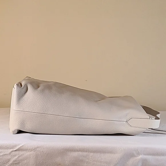 Everlane Boss Leather Bag in Sandstone - Picture 5 of 9